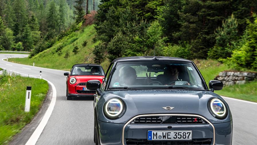 Зад волана на MINI Cooper S Cabrio